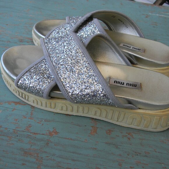 MIU MIU SILVER GLITTER SPARKLE CRISS-CROSS SLIP ON SANDALS COMFORT SZ 38 ITALY - Picture 4 of 8